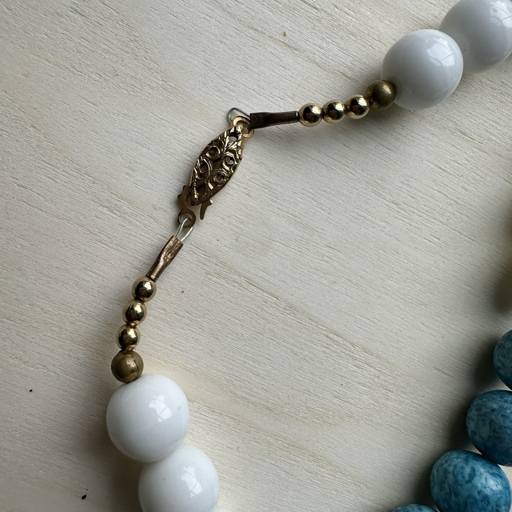 Vintage Asia Artisan Beaded Necklace 28 Inch Blue White Gold Plated Round Strand - Picture 5 of 7